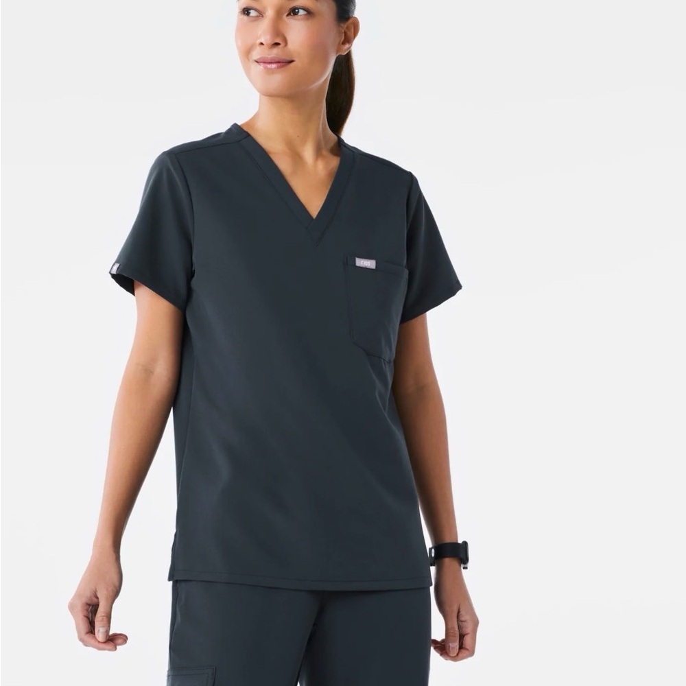 FIGS Catarina One-Pocket Scrub Top XS in Dark Harbor